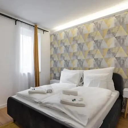 Apartment Black Rose