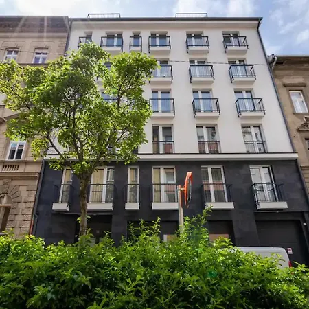 Apartment Black Rose