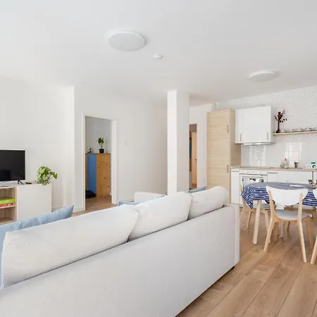 Apartament Black Rose *