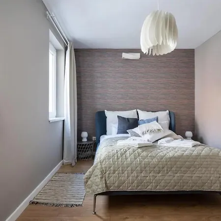 Apartament Black Rose *