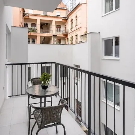 Apartament Black Rose *